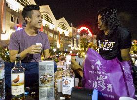 Singaporeans drink outdoors before ban
