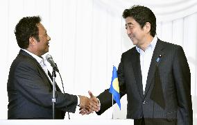 Abe vows more than 55 bil. yen to Pacific island nations over 3 yrs