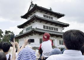 Hirosaki Castle tower raised off foundation to reconstruct stone walls