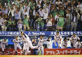 Swallows fly to 1st CL pennant in 14 years