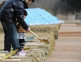 Burial of quake and tsunami victims