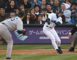 Mariners' Ichiro goes 3-for-6 against Yankees