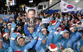 Opposition GNP's Lee certain to win S. Korea presidential race