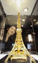 Tanaka Kikinzoku unveils Tokyo Tower statue made of pure gold