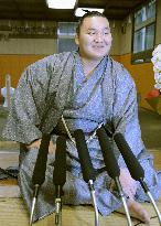 Hakuho at press conference