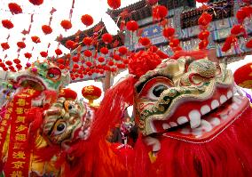 Lion dance performed on eve of Lunar New Year's Day