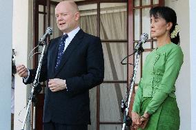 Britain's Hague meets Suu Kyi