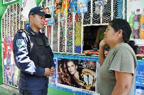 Policeman speaks to shopper