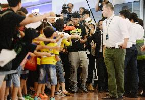 Neymar arrives in Japan