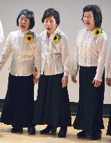 Nagasaki A-bomb survivors sing at gathering in New York