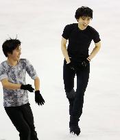 Hanyu, Uno in official practice for Grand Prix Final