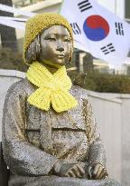Japan, S. Korea aim to clinch "comfort women" deal