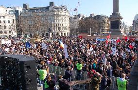 Antiwar citizens demand Britain's withdrawal from Iraq