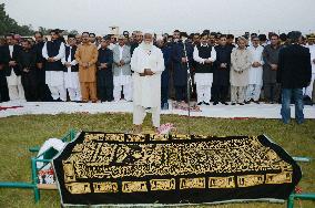 Funeral of Bhutto's mother