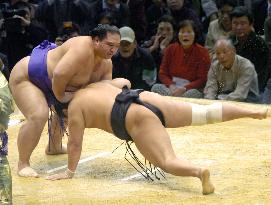 Kaio marks 4th win at Kyushu sumo tourney