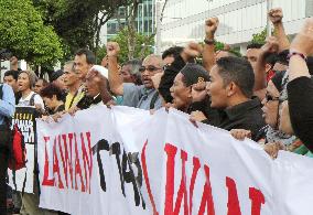 Citizens protest court ruling against Malaysian opposition leader