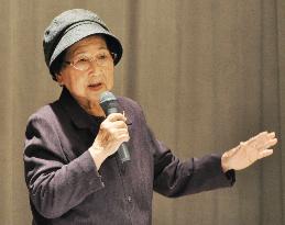 Okinawa woman tells high school students about misery of war