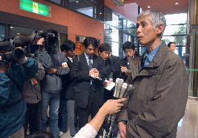 (3) Japanese activist expelled from China returns home