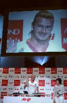 (2)England soccer star Beckham in Japan