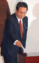 (4)Koizumi reelected as LDP president