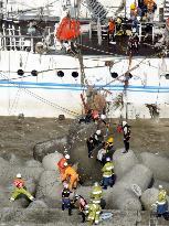 (5)Year's worst typhoon batters Japanese archipelago