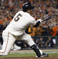 Giants beat Phillies in Game 4