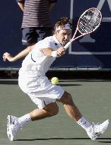 Federer wallops Becker to make Japan Open final