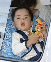 (1)Boy leaves hospital after Niigata quake incident