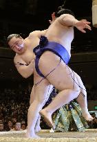 Asashoryu crushes Goeido for 3rd win at New Year sumo