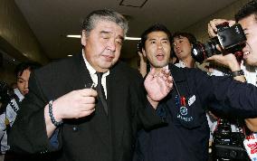 Disgraced former sumo coach dies