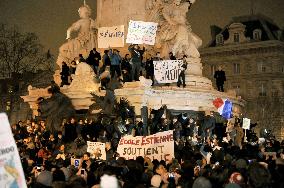 Parisians in solidarity with weekly after shooting rampage