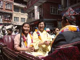 1st women to climb summit of Mt. Everest