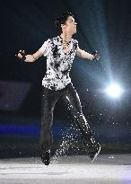 Olympic champion Hanyu appears in ice show