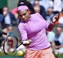 S. Williams survives another scare at French Open