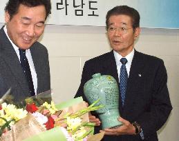 Japanese awarded honorary citizen status by S. Korea province