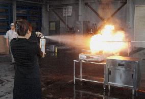 Extinguisher featuring vinegar, food materials debuts