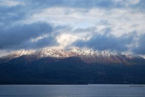 Mt. Sakurajima has season's 1st snowfall