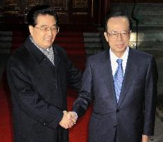 Japanese Prime Minister Fukuda talks with Chinese President Hu