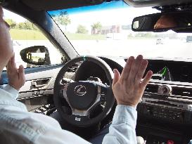 Toyota demonstrates automated driver-assisted car in Detroit