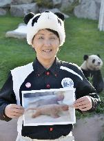 Wakayama zookeeper leads team in successfully breeding pandas