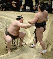 Hakuho eyes perfection at New Year sumo tournament