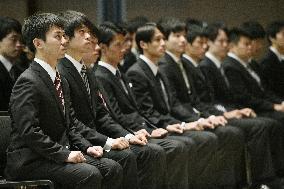 Japanese companies begin offering jobs to prospective graduates