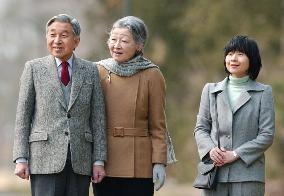 (1)Emperor Akihito, Empress Michiko, Princess Nori at rest