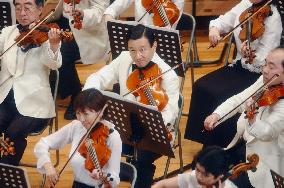 Crown prince plays viola