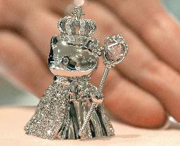 Customer pays 10.5 mil. yen for diamond-studded Hello Kitty effi