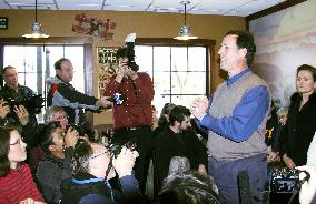 Day before GOP's Iowa caucuses