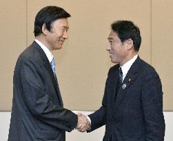 Japan, S. Korea hold foreign ministerial talks