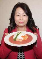 Tottori woman promotes pink curry