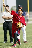 Japanese closer Uehara of Boston Red Sox in practice