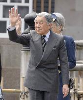 Imperial couple greets well-wishers in Kanazawa Castle Park